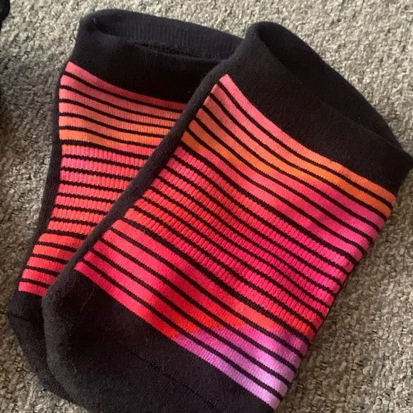 NWOT Pointe Studio Black Solid & Retro Striped Pilates Grip Sock S/M Set of 2 - Picture 4 of 9